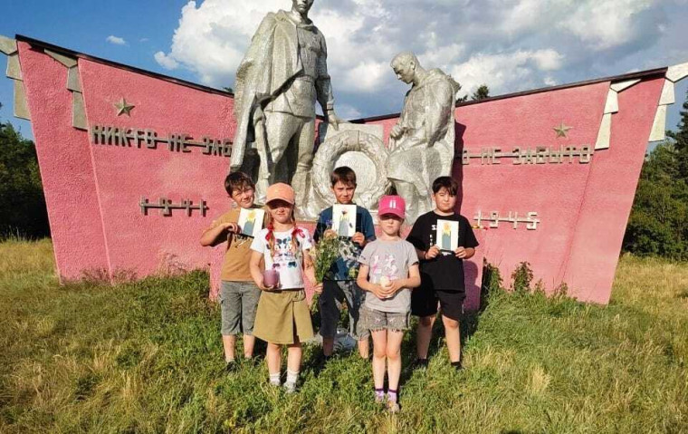 Патриотический час в ДОЛ "Радужный".